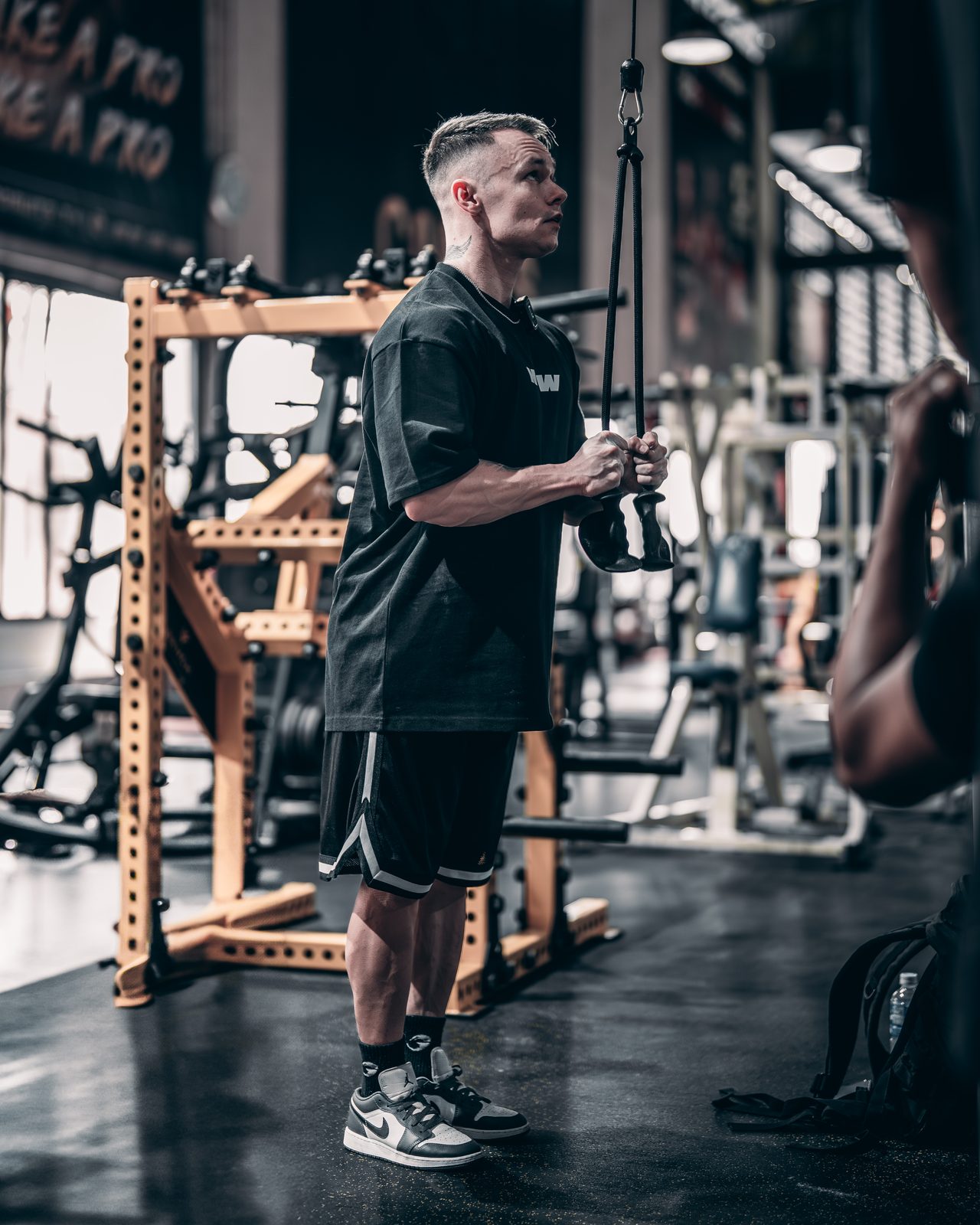 Natural bodybuilder, cable work